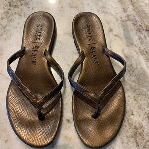 🌟🤎🌟 Bronze WhiteHouse BlackMarket Snake Embossed Flips Perfect Neutral Color